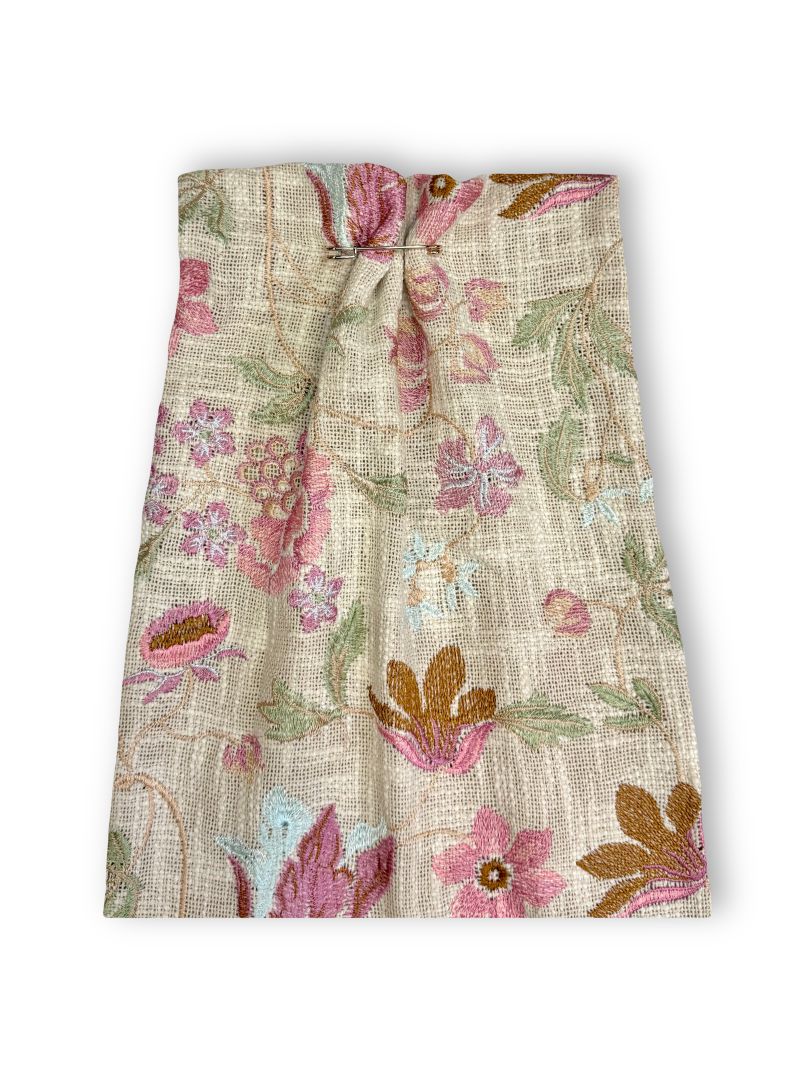 GARDEN Blossom — домотканый хлопок с цветочной вышивкой