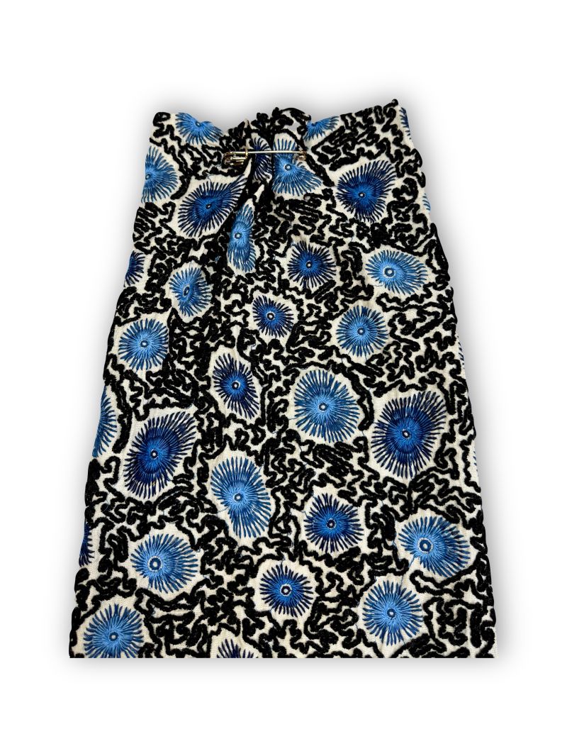 BLANC Indigo Bird — хлопок с объёмной вышивкой, белый синий чёрный
