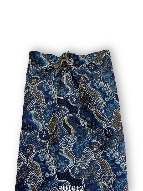 NOIR Indigo — хлопок с контурной вышивкой, синий индиго