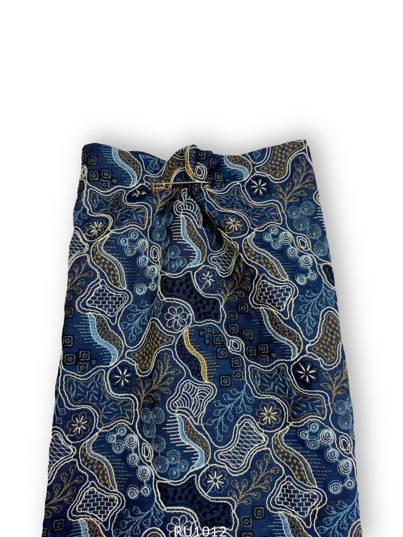 NOIR Indigo — хлопок с контурной вышивкой, синий индиго